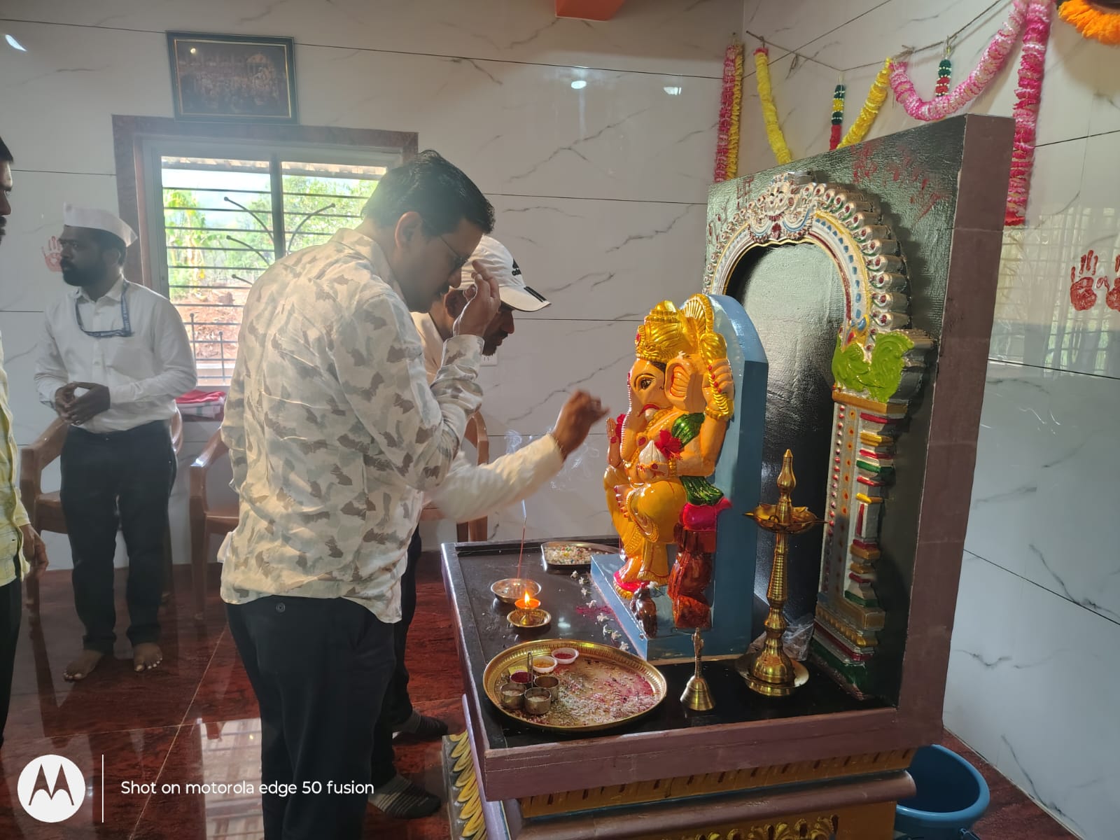 अधिक प्रतिमा 10